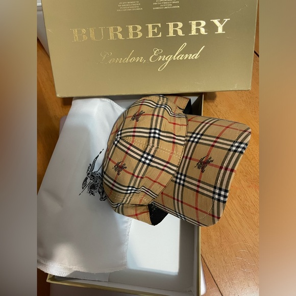 Burberry hat size medium large Unisex - Picture 7 of 9